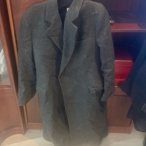 Gorgeous wool coat. Inquire with any questions!